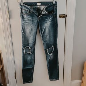 Low rise knee hole denim